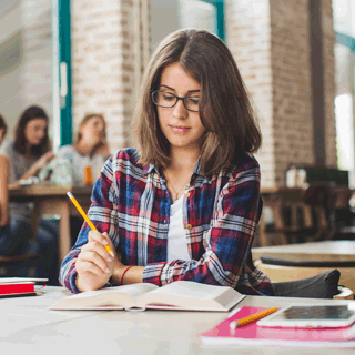 Fabricación de mobiliario ergonómico para centros escolares en Madrid